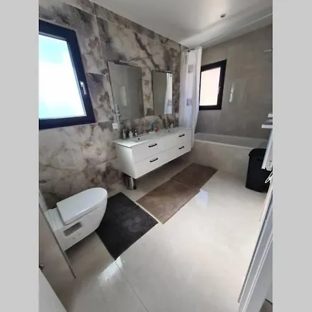 Magnifique Avec Jacuzzi En Option *