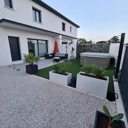 Magnifique Avec Jacuzzi En Option Villa *