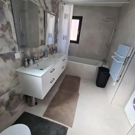 Magnifique Avec Jacuzzi En Option Villa