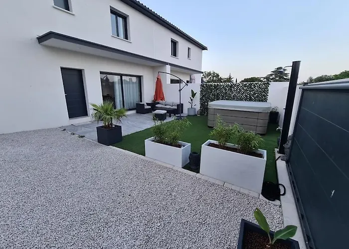 Magnifique Avec Jacuzzi En Option Villa *