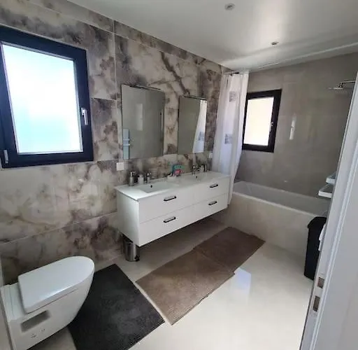 Magnifique Avec Jacuzzi En Option Villa *